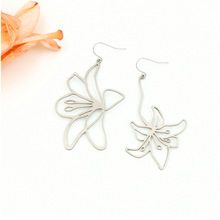 Load image into Gallery viewer, Madonna Lily Earrings

